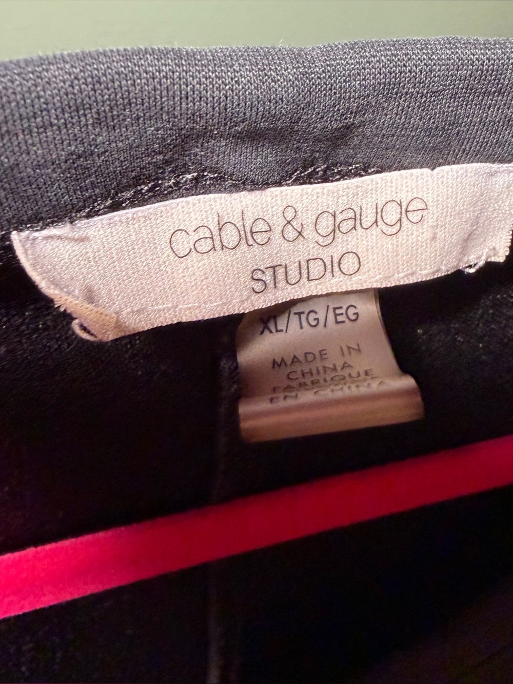 Cable & Gauge Black V-Neck Relaxed Tee - Picture 2 of 4